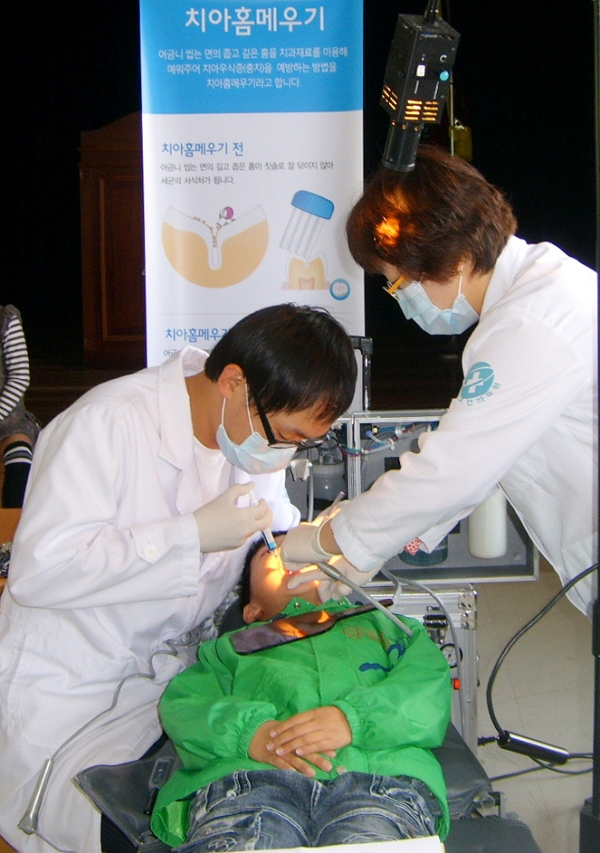 보건의료원 영유아 치과 검진 모습-태안군 제공