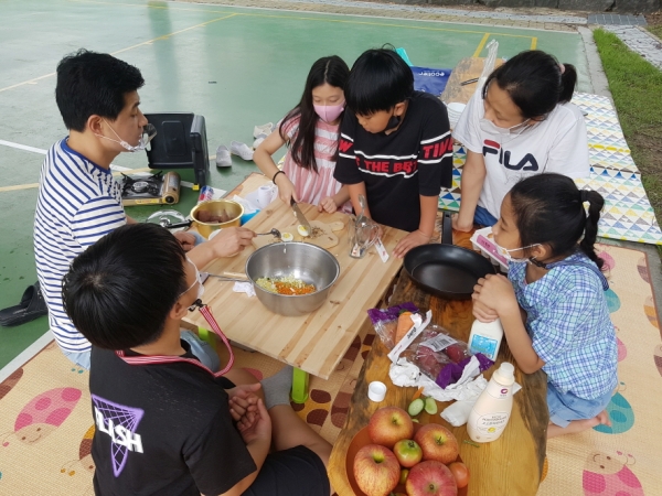 개화6남매가 키운 학교텃밭 작물로 음식 만들기-보령교육지원청 제공