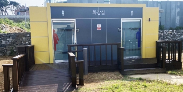 최근 준공 개방한 송산면 당산생태공원 공중화장실 모습